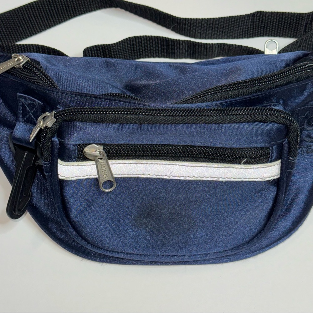 EastSport Outdoor Navy Fanny Pack Blue Classic 3 Zipper Pockets - Picture 2 of 10